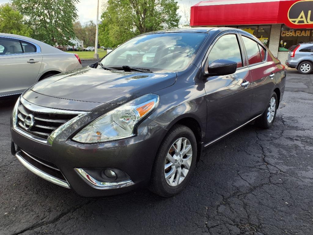 2015 Nissan Versa Sedan SV's photo