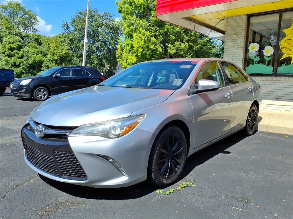 2016 Toyota Camry Special Edition's photo