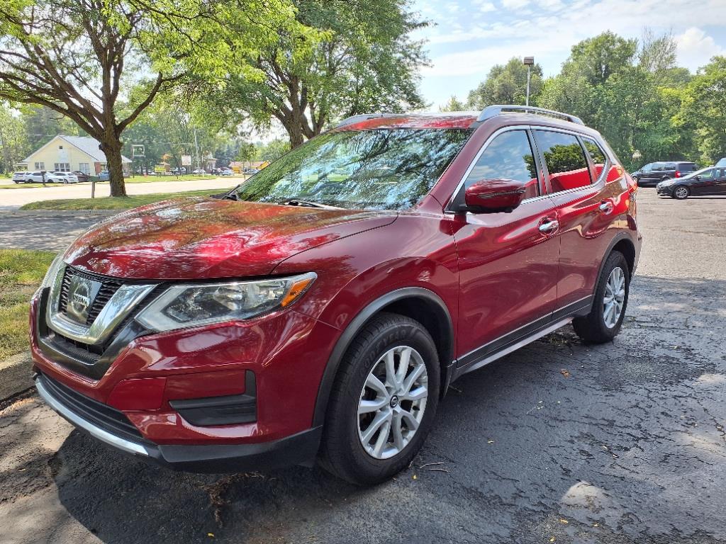 2017 Nissan Rogue SV's photo