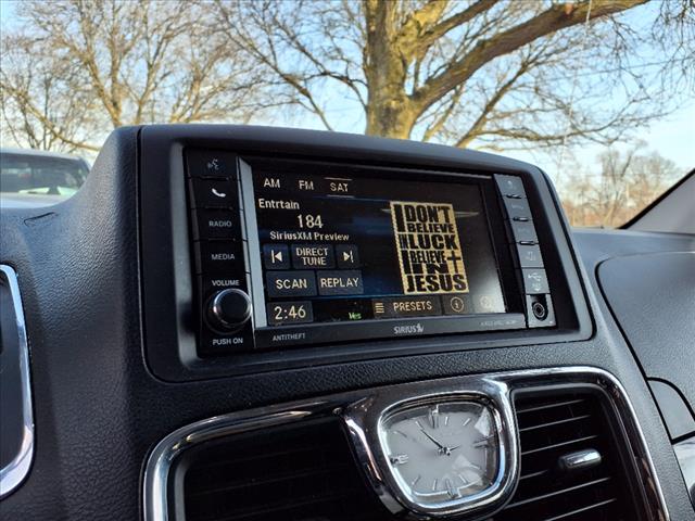 2014 Chrysler Town and Country Touring-L