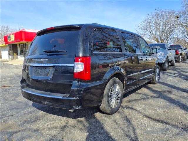 2014 Chrysler Town and Country Touring-L