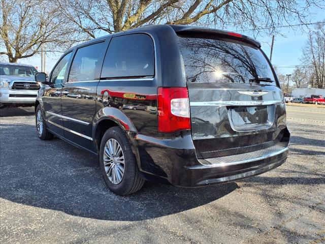 2014 Chrysler Town and Country Touring-L
