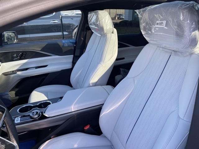 2025 Cadillac LYRIQ Luxury:25051