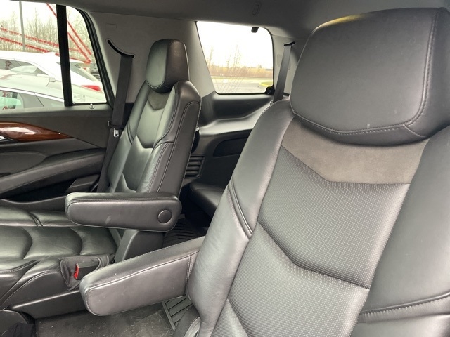 2018 Cadillac Escalade Premium Luxury:26024B