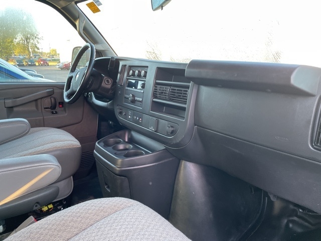 2022 Chevrolet Express 2500 Work Van Cargo:FP3425