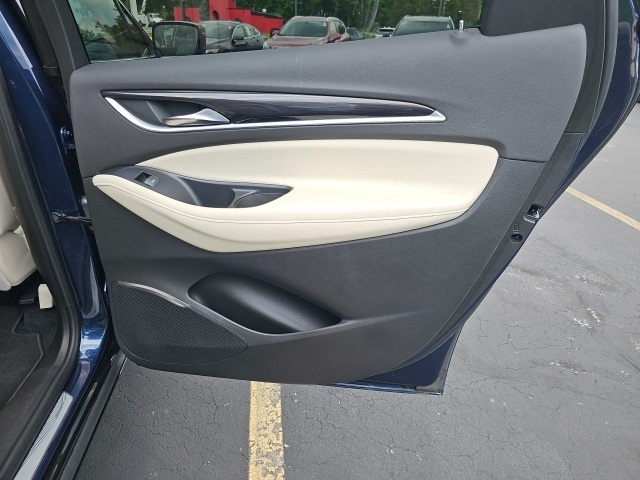 2022 Buick Enclave Essence:FP4704