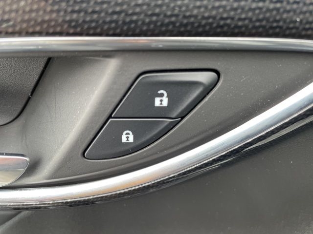 2023 Buick Envision Essence:F0002