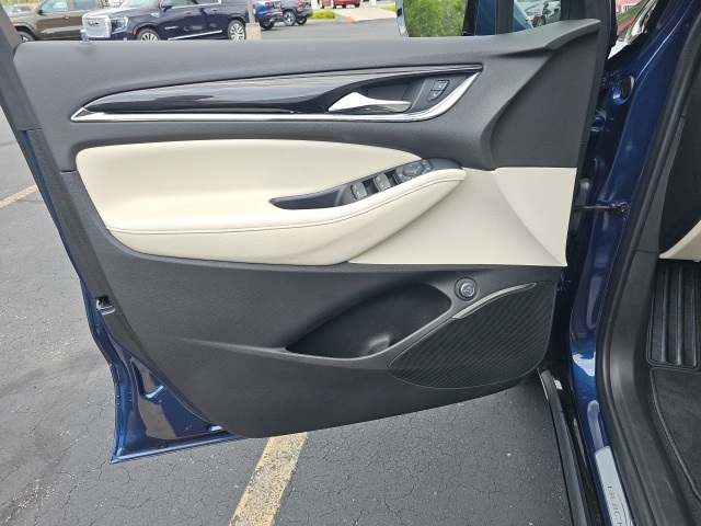 2022 Buick Enclave Essence:FP4704