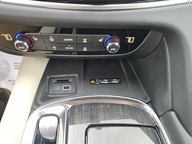 2022 Buick Enclave Essence:FP4704