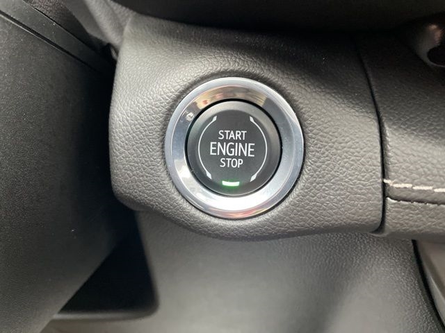 2023 Buick Envision Essence:F0002