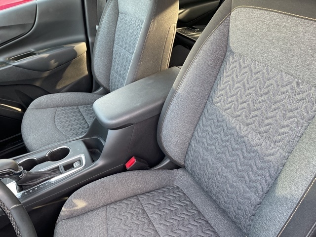 2024 Chevrolet Equinox LT photo 3