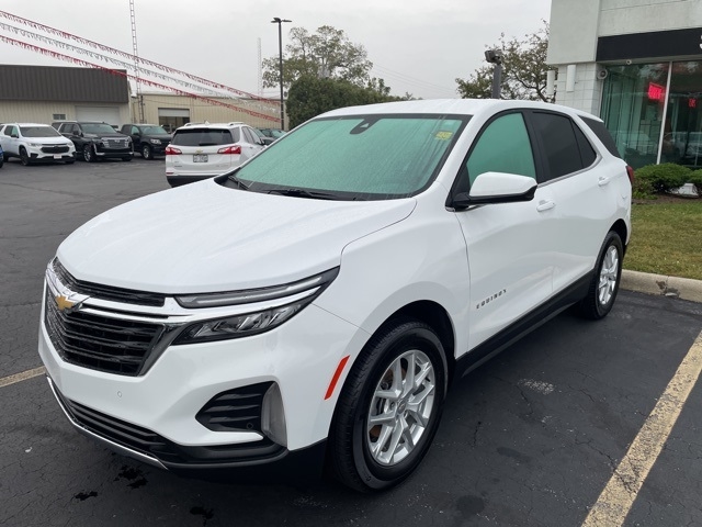2024 Chevrolet Equinox LT photo 2