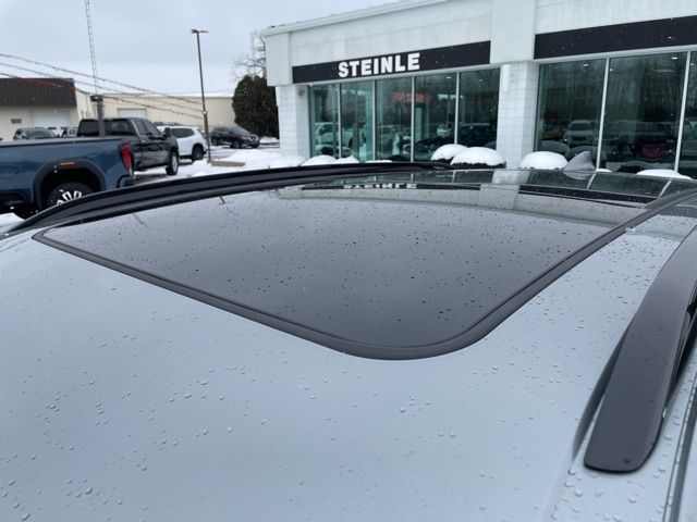 2023 Buick Envision Essence:F0002