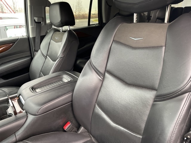 2018 Cadillac Escalade Premium Luxury:26024B