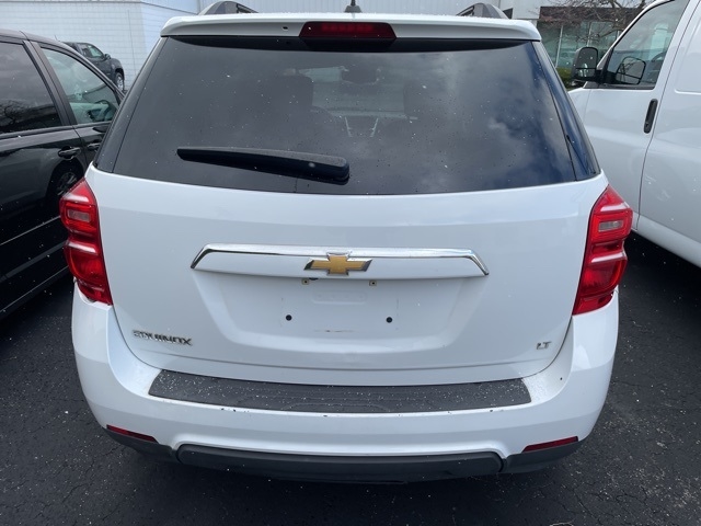 2017 Chevrolet Equinox LT photo 2