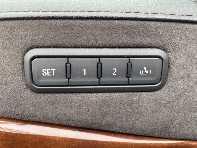 2018 Cadillac Escalade Premium Luxury:26024B