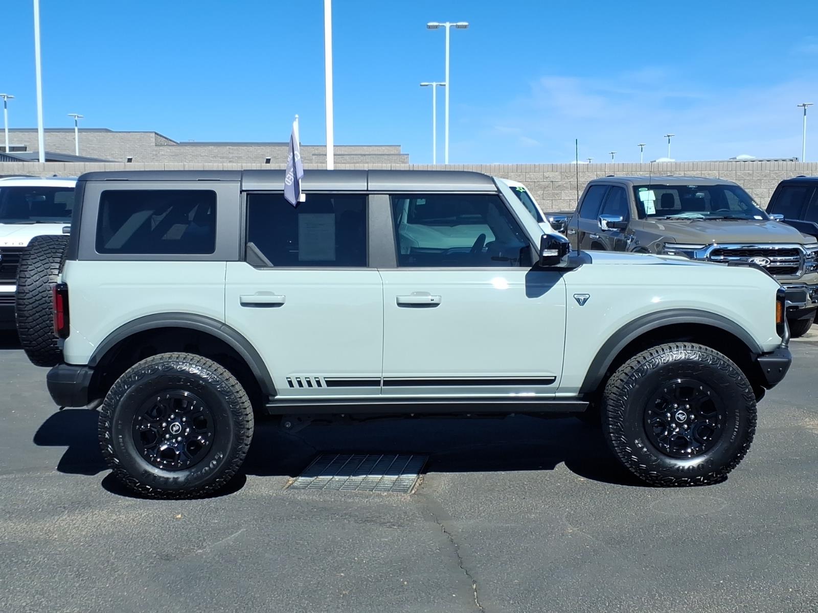 View vehicle photo 3