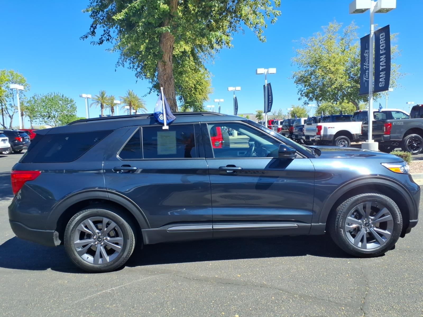 View vehicle photo 3