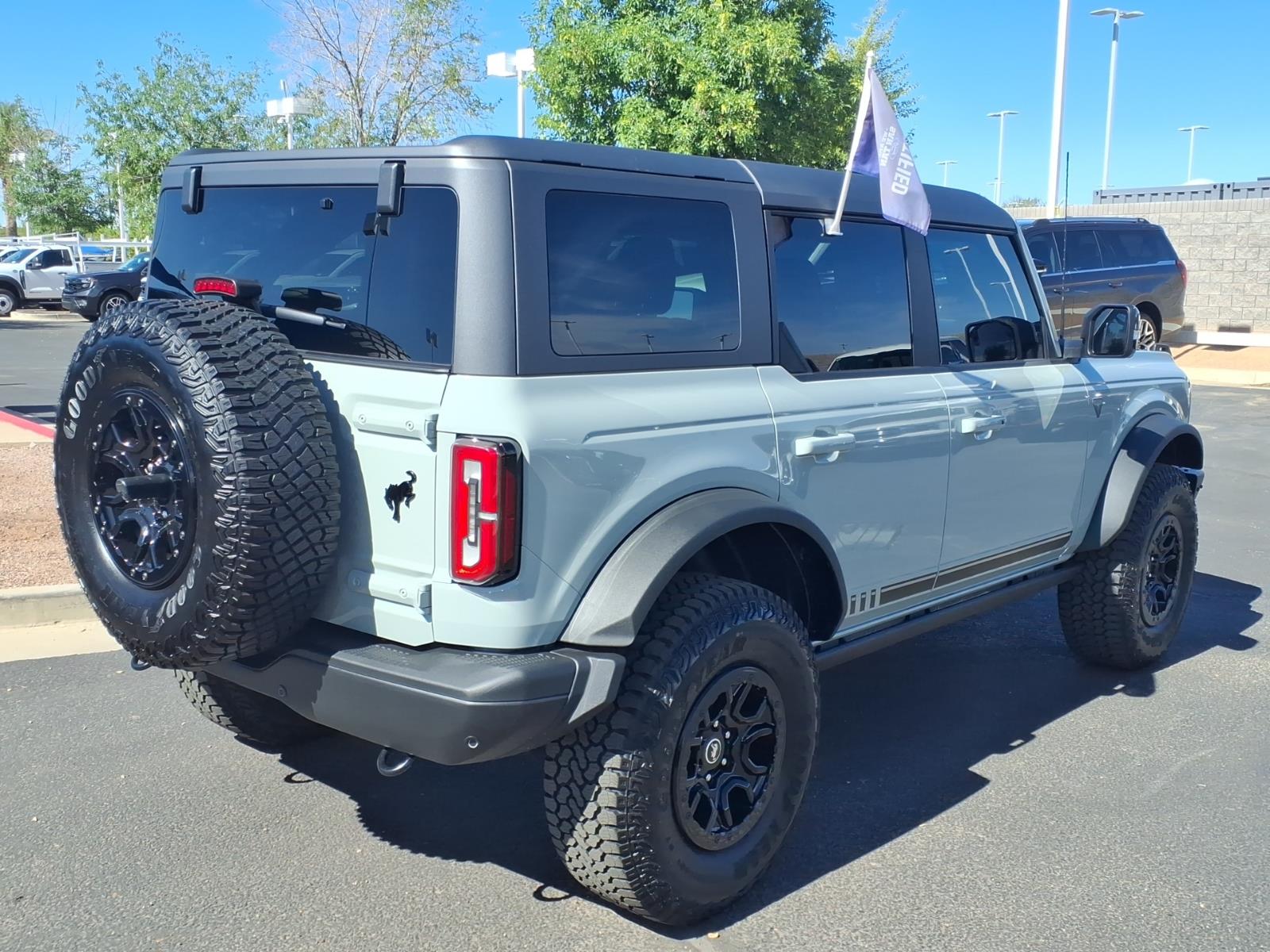 View vehicle photo 4