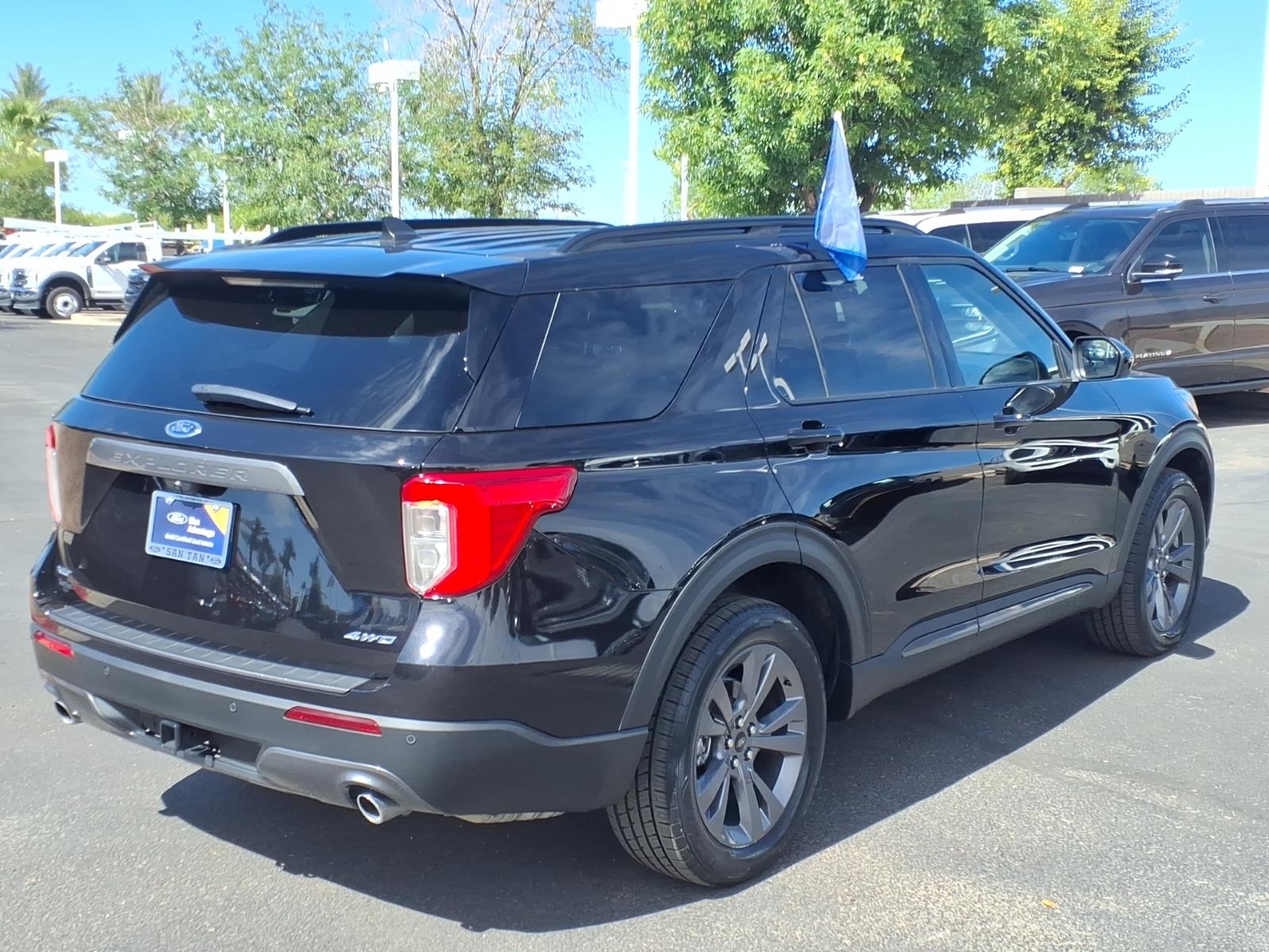 View vehicle photo 4