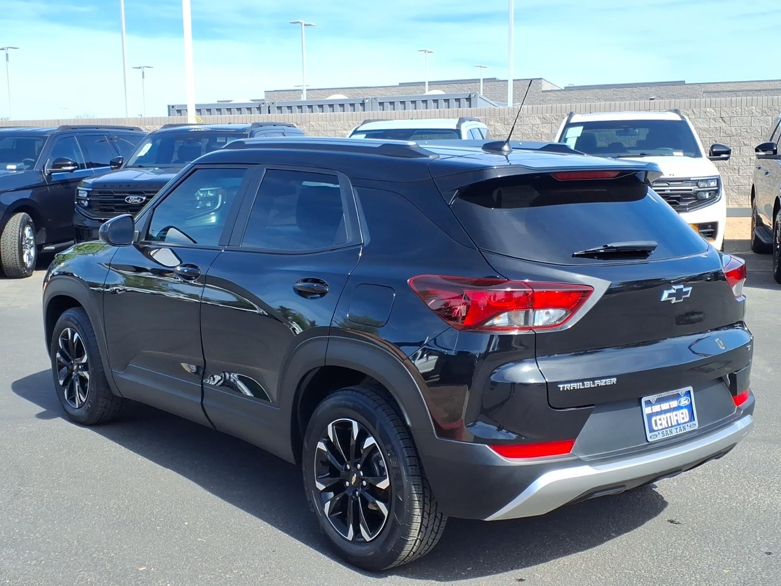 View vehicle photo 6