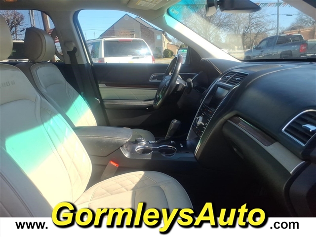 2016 Ford Explorer Platinum:B40021P