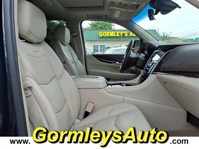 2017 Cadillac Escalade Premium Luxury:195072P