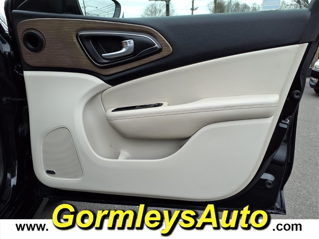 2015 Chrysler 200 C:678493P