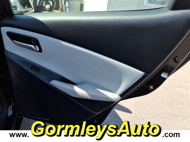 2019 Toyota Yaris LE:521199P