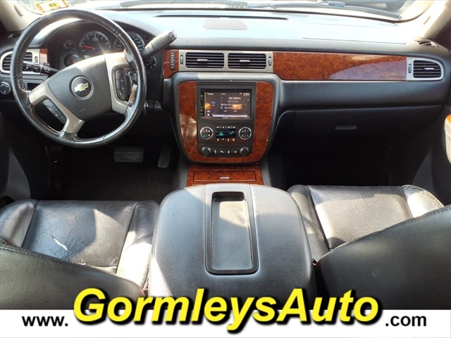 2014 Chevrolet Suburban LTZ photo 12