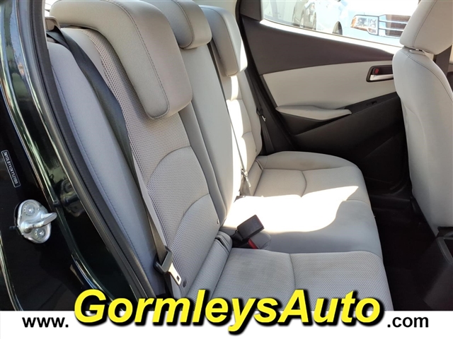 2019 Toyota Yaris LE:521199P