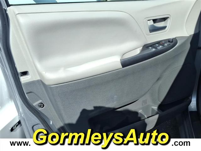 2017 Toyota Sienna LE 8-Passenger:787920P