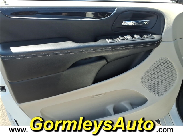 2017 Dodge Grand Caravan SXT:596059P