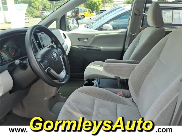 2017 Toyota Sienna LE 8-Passenger:787920P