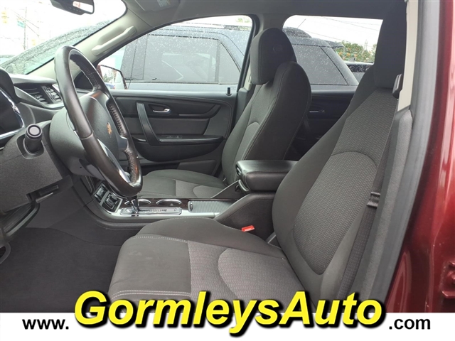 2017 Chevrolet Traverse LT:211927P