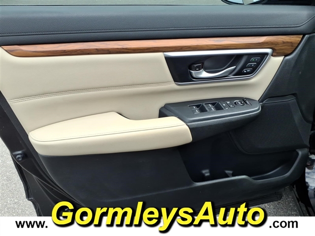 2017 Honda CR-V Touring:637582P