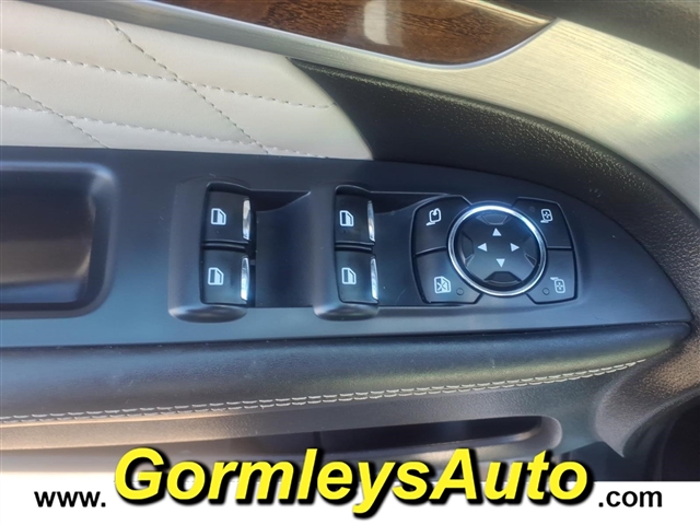 2016 Ford Explorer Platinum:B40021P