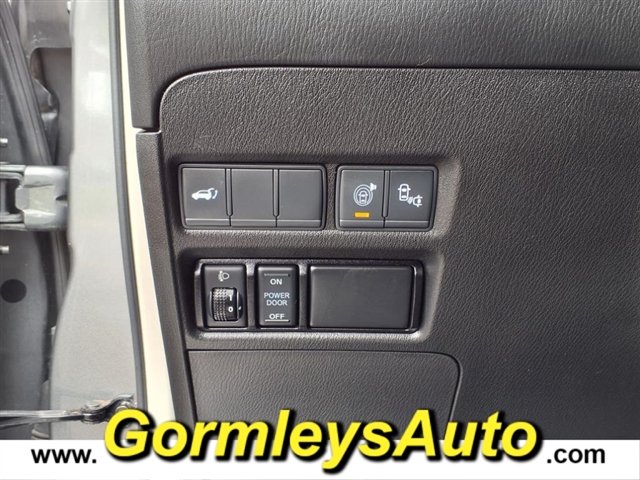 2017 Nissan Armada Platinum:705464P