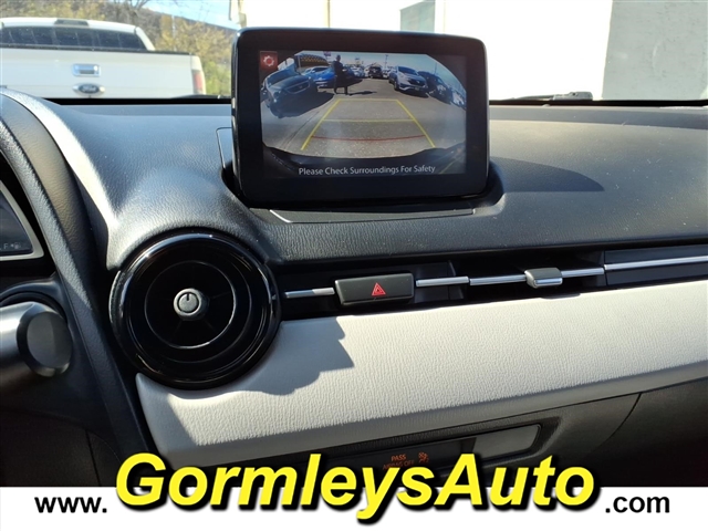 2019 Toyota Yaris LE:521199P