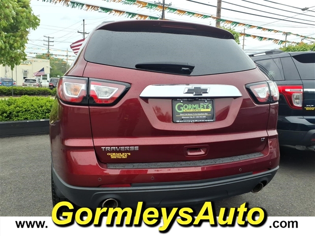 2017 Chevrolet Traverse LT:211927P