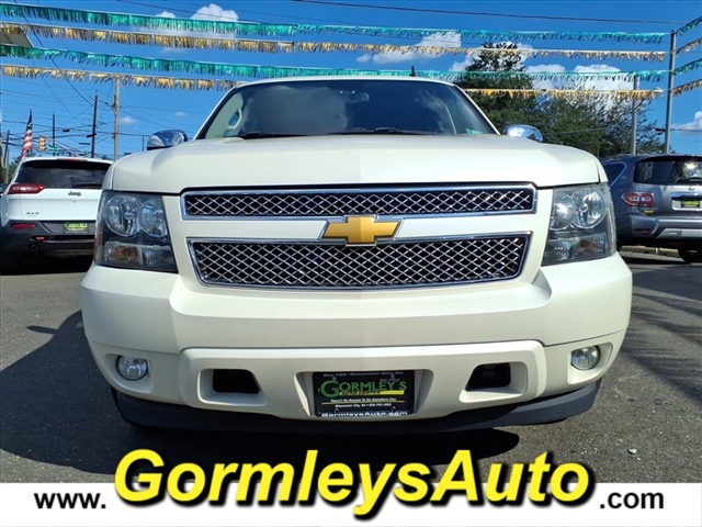 2014 Chevrolet Suburban LTZ photo 2