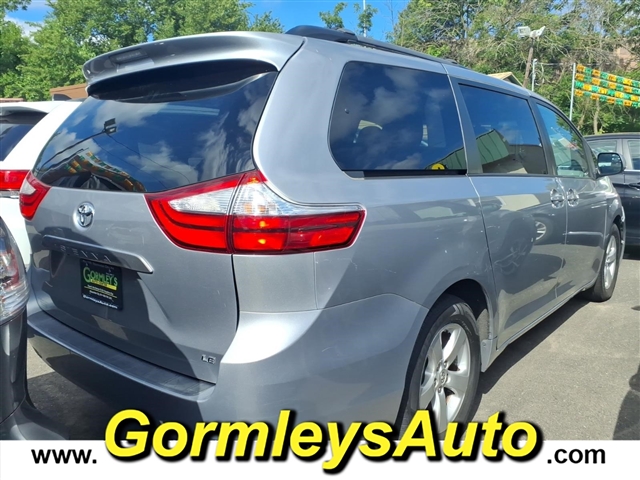 2017 Toyota Sienna LE 8-Passenger:787920P