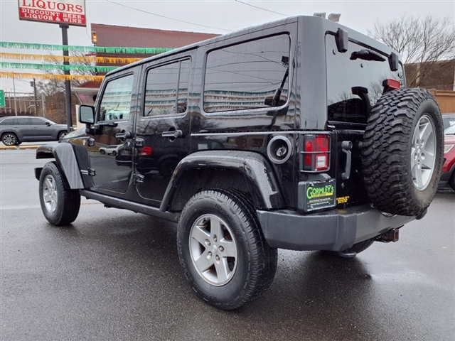 2012 Jeep Wrangler Unlimited Rubicon photo 3