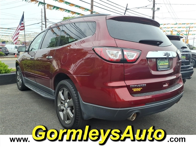 2017 Chevrolet Traverse LT:211927P