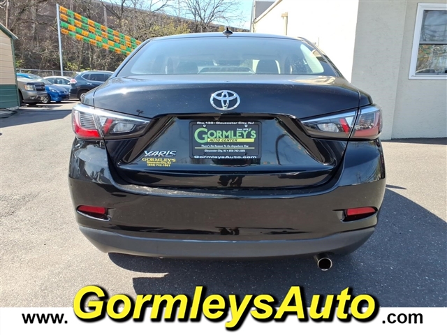 2019 Toyota Yaris LE:521199P