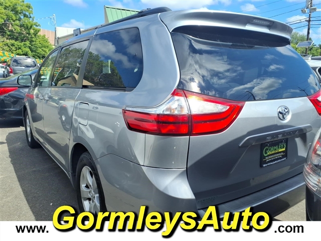 2017 Toyota Sienna LE 8-Passenger:787920P