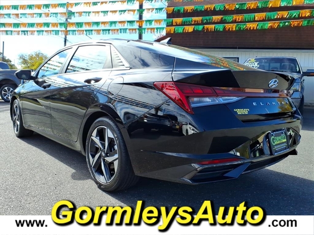 2023 Hyundai Elantra Limited photo 3