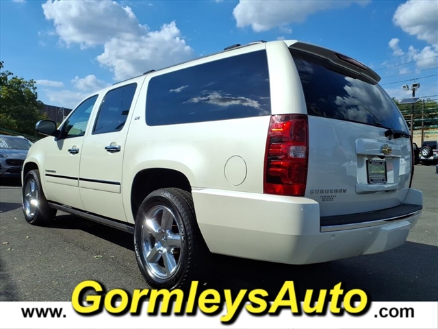 2014 Chevrolet Suburban LTZ photo 4