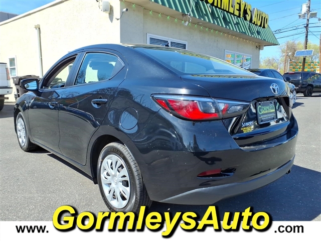 2019 Toyota Yaris LE:521199P