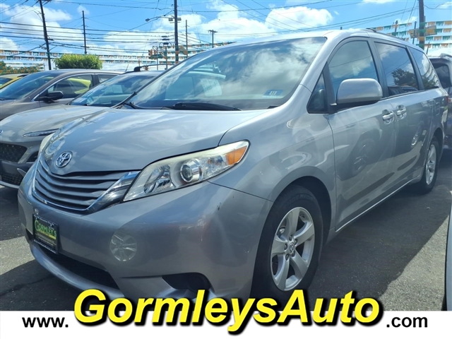 2017 Toyota Sienna LE 8-Passenger:787920P
